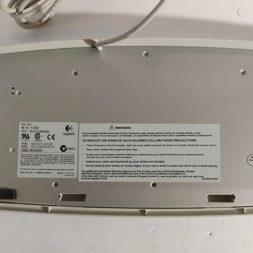 Logitech Deluxe 104 Keyboard SCC00419670
